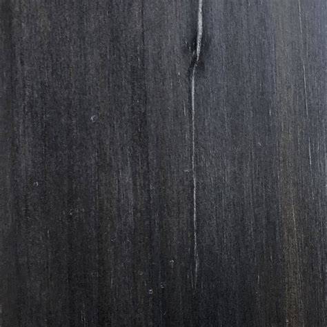 Palet de madera con barniz negro