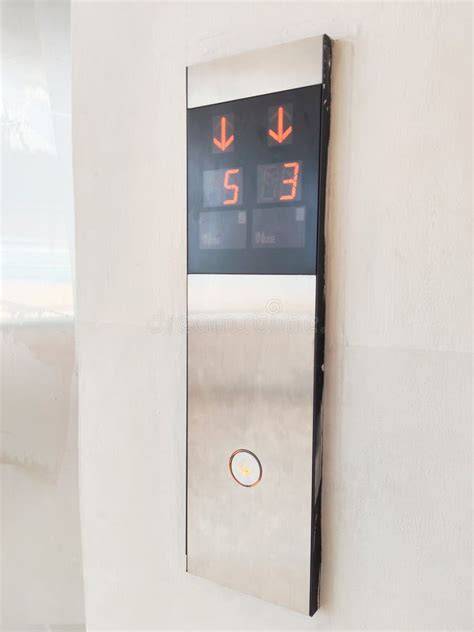 Botonera de llamada de piso con flechas