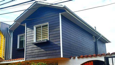 Segundo piso revestido con siding fibrocemento