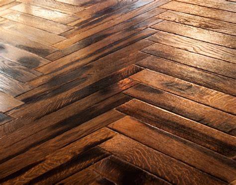 piso de parquet de madera brillante