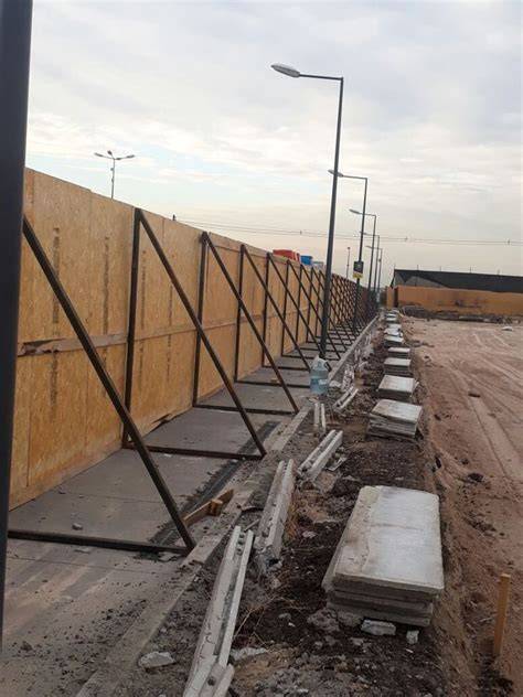 cierre perimetral de obra con pasadizo peatonal