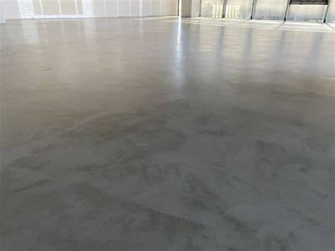 Quincho con piso de concreto pulido