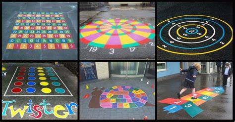 Patio escolar colorido con juegos pintados