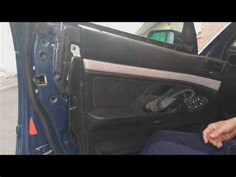 Desmontaje del panel de puerta BMW E87