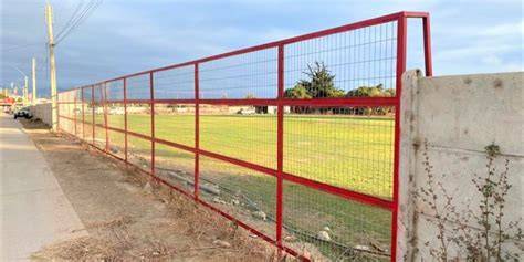 cierre perimetral en cancha deportiva