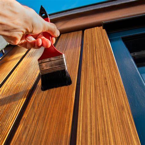 madera exterior protegida con barniz brillante