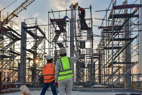 Andamios seguros en proyecto de construcción