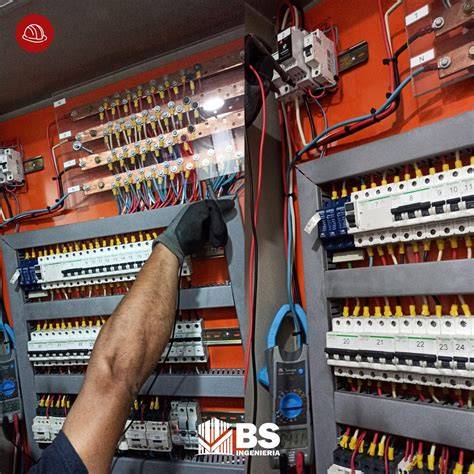 Montaje de tablero eléctrico industrial