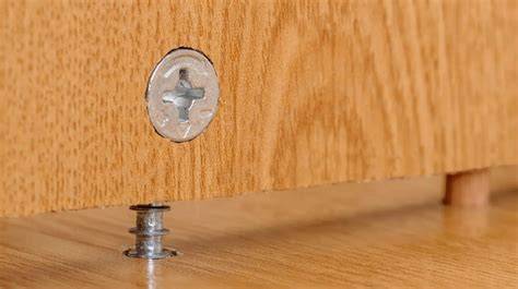 tornillo avellanado instalado en madera