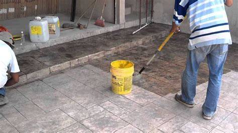 aplicación sellador acrílico piso hormigón