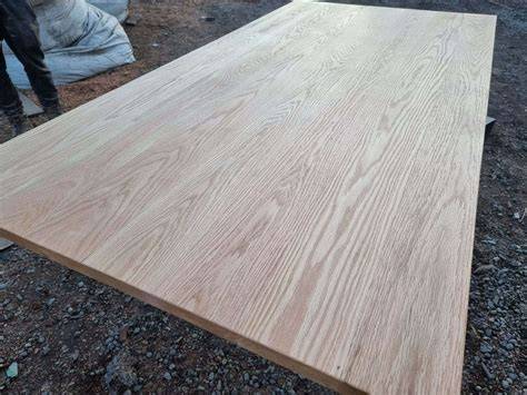 Detalle de tablas roble biseladas