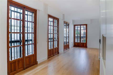 interior con pavimento de madera antigua