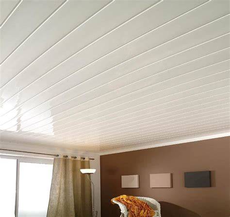 Panel PVC machihembrado instalado en cielo interior