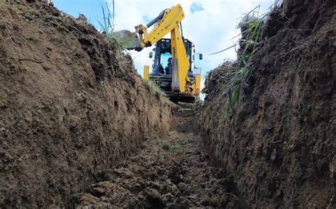 rotomartillo excavando zanja estrecha