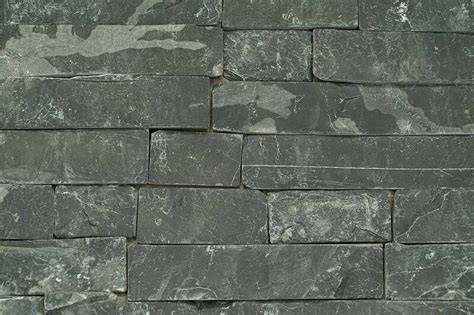 Aplicación de fragüe en piedra pizarra