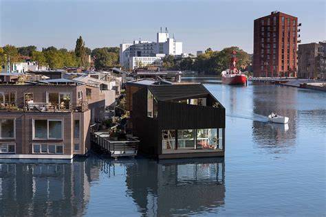 pueblo flotante sostenible en canal urbano