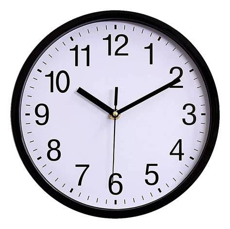 Reloj mural sobre paredes de distintos tamaños