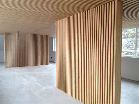Tabique interior de madera en casa