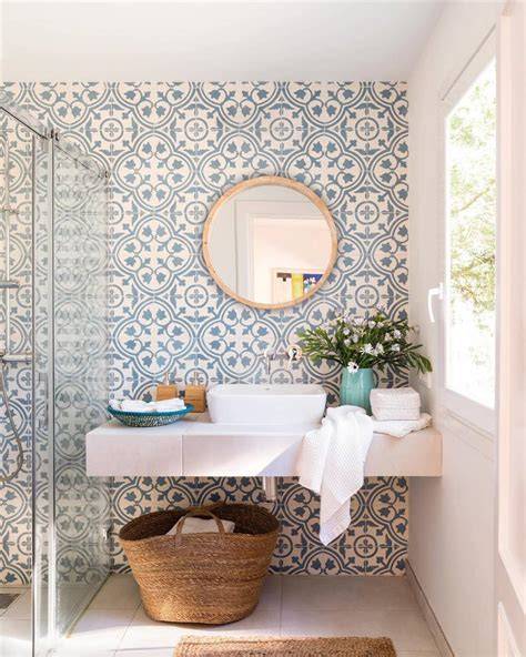 baño decorado con azulejos adhesivos mosaico vintage